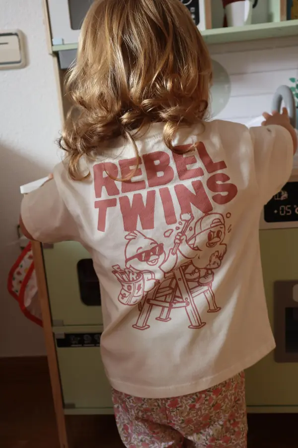 Rebel Twins · Rosa